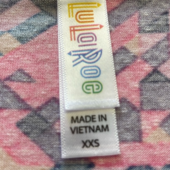 LulaRoe Muted Geometric Printed Perfect T High Low Top-#0346 - Picture 11 of 12